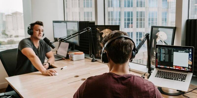 fones de ouvido com isolamento de ruído